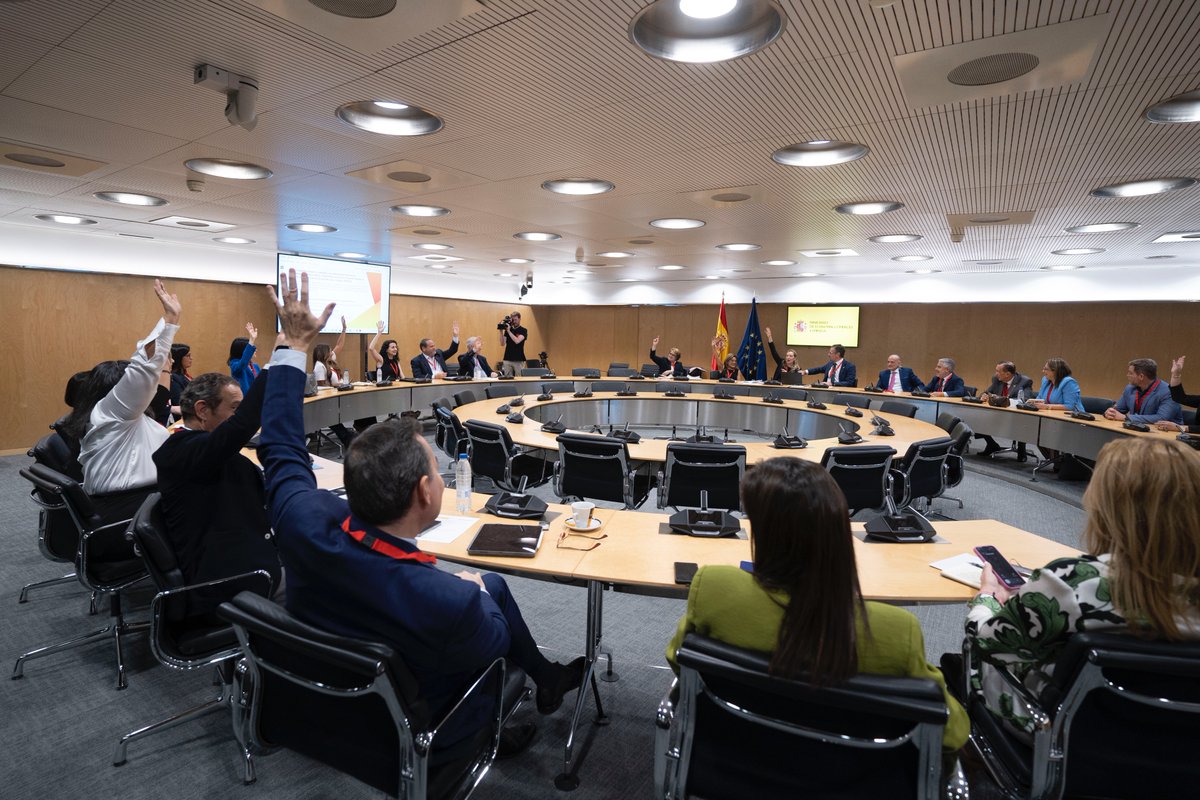 camescommx's tweet photo. #NoticiasCAMESCOM "Antonio Basagoiti, es ratificado como presidente de la @FedFececa por el periodo 2024 - 2025" 

⚫ Comunicado completo aquí: https://t.co/q9l0TOyr0C 

#RedCAMACOE #ComercioExterior #España #América https://t.co/ZSKA5ckIJ0