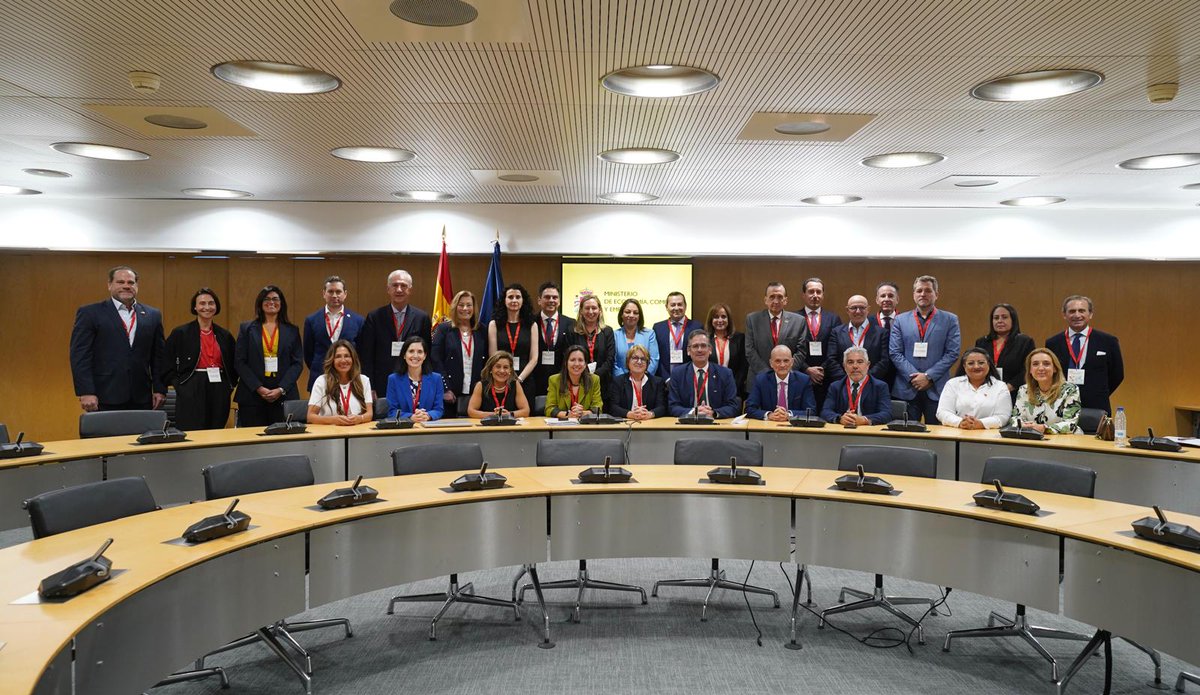 camescommx's tweet photo. #NoticiasCAMESCOM "Antonio Basagoiti, es ratificado como presidente de la @FedFececa por el periodo 2024 - 2025" 

⚫ Comunicado completo aquí: https://t.co/q9l0TOyr0C 

#RedCAMACOE #ComercioExterior #España #América https://t.co/ZSKA5ckIJ0