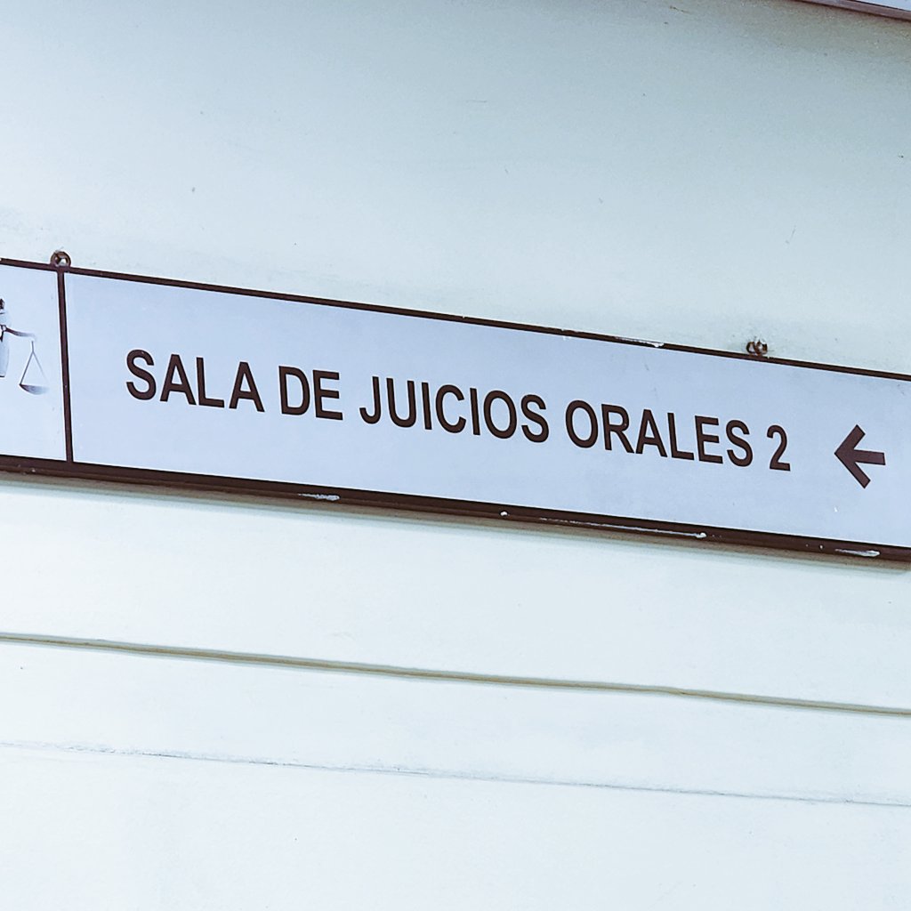 sil_viera's tweet photo. Acaba Macarena, mamá de Renato de declarar. Desgarrador relato.
"En un momento ellos (médicos y enfermeros) ya me decían Pastorcillo Mentiroso, ante mis insistentes pedidos que lo atiendan"
#JusticiaParaRenato @RosiAngulo https://t.co/Gv6S2P3Lg6