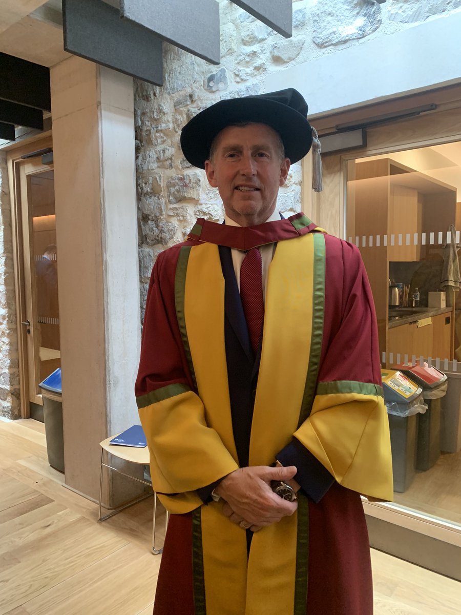 Nigelrefowens's tweet photo. Thank you @UOBathRugby for the honour of receiving an Honorary Doctorate of Health at #BathGrads. Congratulations to all of you on your graduation and best wishes for the future. https://t.co/7Xo4Ap5aEr