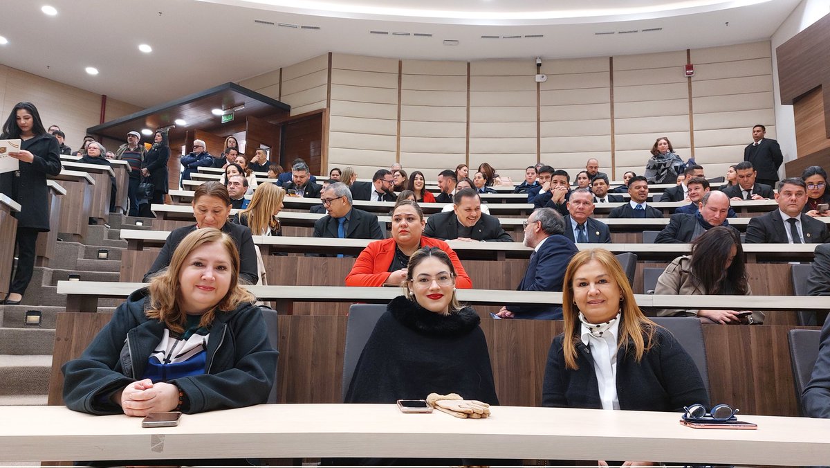 SepreladUIF's tweet photo. 🤝 La ministra Liliana Alcaraz y el viceministro Pablo Rojas asistieron hoy en el lanzamiento del trabajo conjunto entre el Plan de Acción contra el Abuso de Drogas #SUMAR y el Programa contra las Drogas Sintéticas en el Cono Sur, en el @BCP_PY. 

#SUMAResfuerzos
#GobiernoDelPy https://t.co/tRnpExIBMW