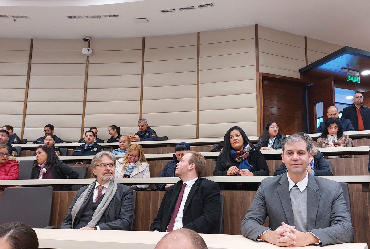 SepreladUIF's tweet photo. 🤝 La ministra Liliana Alcaraz y el viceministro Pablo Rojas asistieron hoy en el lanzamiento del trabajo conjunto entre el Plan de Acción contra el Abuso de Drogas #SUMAR y el Programa contra las Drogas Sintéticas en el Cono Sur, en el @BCP_PY. 

#SUMAResfuerzos
#GobiernoDelPy https://t.co/tRnpExIBMW