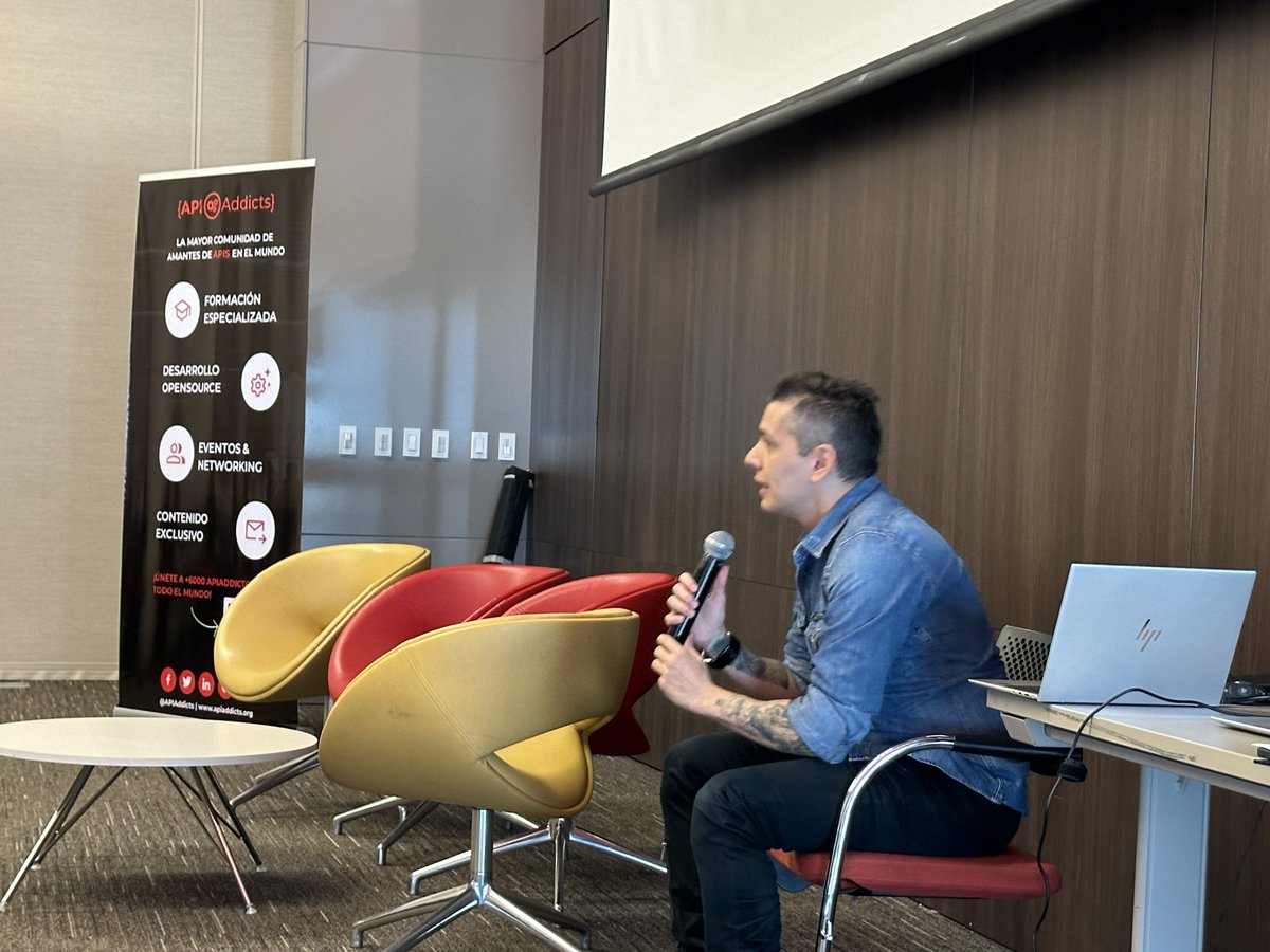APIAddicts's tweet photo. ¡Arranca la 1ª edición presencial de #APIAddictsDaysLATAM! 🤩
Y lo hacemos con la #charla "Cómo implementar las #APIs como producto en una empresa" de Hugo Zurek (@tuyasmart).
👉 No olvides compartir tus fotos en el #evento!!!
#apiaddicts #apiasaproduct #apiproduct #tecnología https://t.co/B8PBcqh0N7