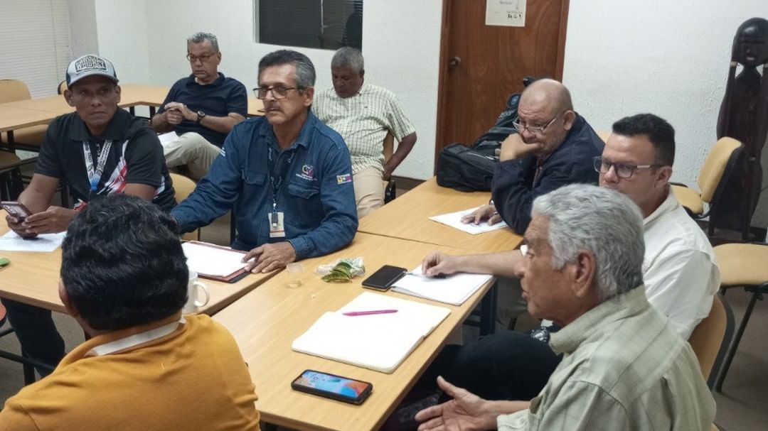 Mincyt_VE's tweet photo. #Entérate | Productores agrícolas de Bolívar reciben orientación técnica para control y prevención de dragón amarillo. 

En la actividad participaron expertos de @IDEA_fundacion y facilitadores de @MinCyTBolivar 

Más detalles➡️ https://t.co/39RXRivfku

#VenezuelaVaPaLante https://t.co/UzoZ1wTtNt