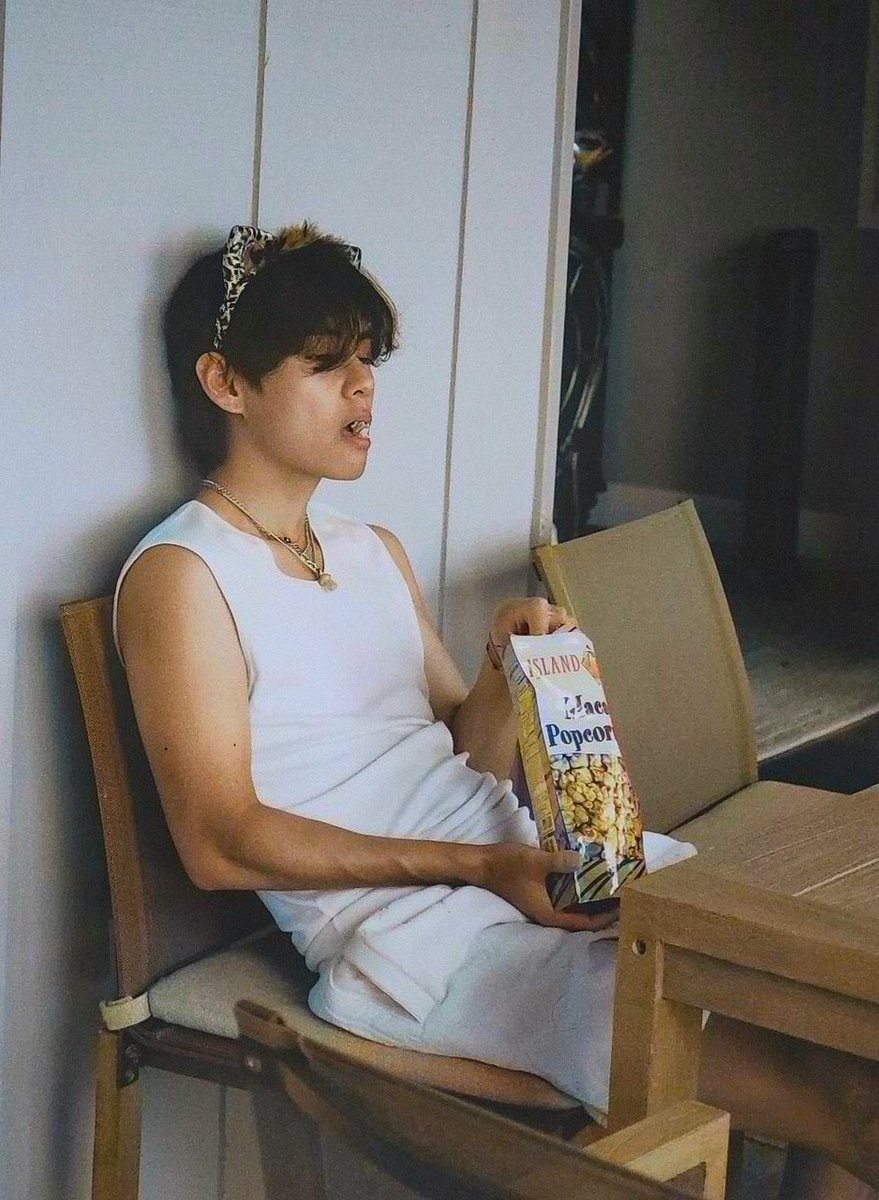 Taehyungimpact's tweet photo. UNREAL https://t.co/isrwHNxD7z