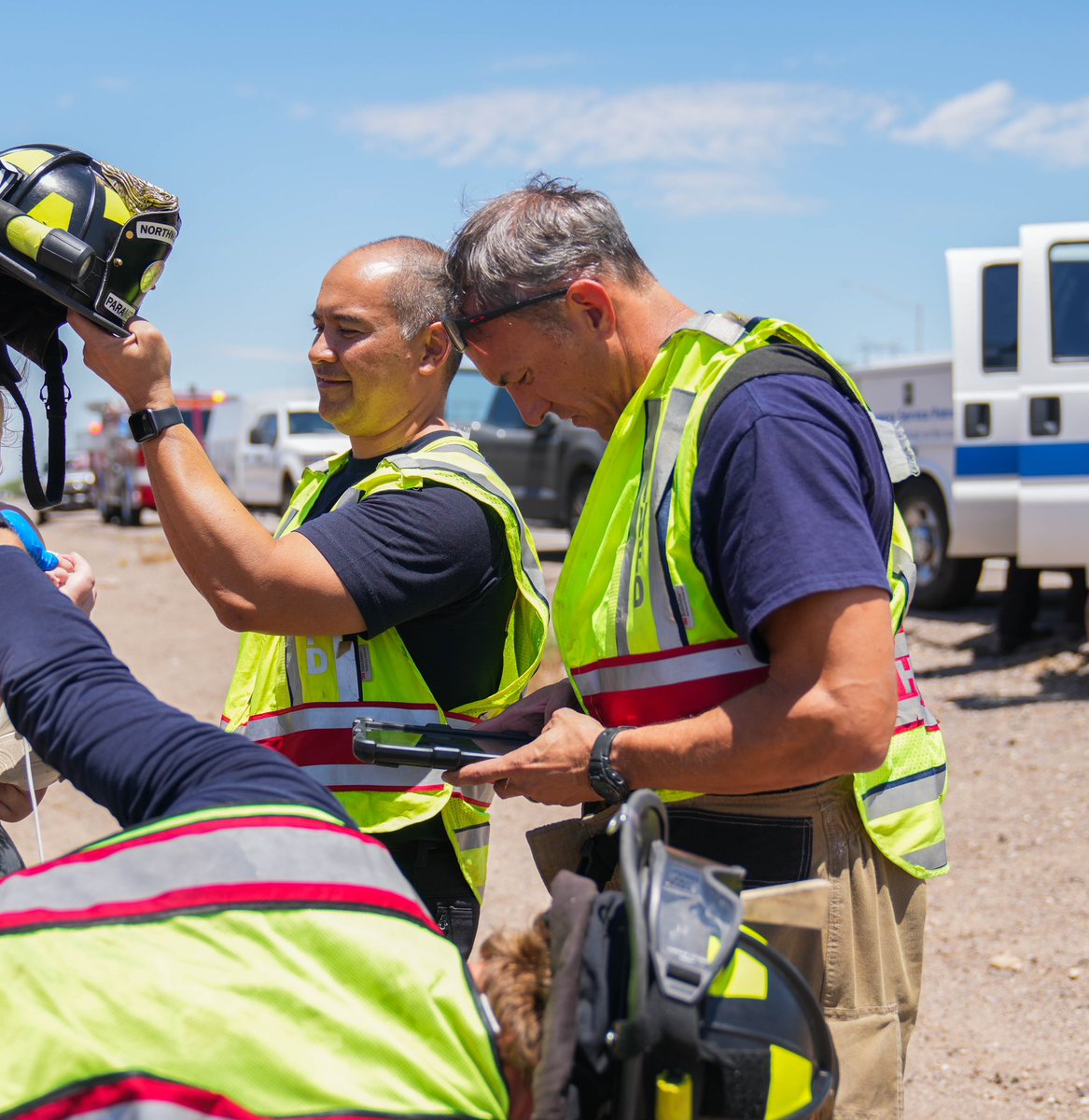 NorthwestFire's tweet photo. Caring for our community means many things. Sometimes, it's using a helmet to shade a young patient while they are being evaluated. Everyone was okay on this call, and thanks to Captain Lebrun, no one got sunburned!

#savelives #protectproperty #careforourcommunity #NWFD https://t.co/YiZiETQq9d
