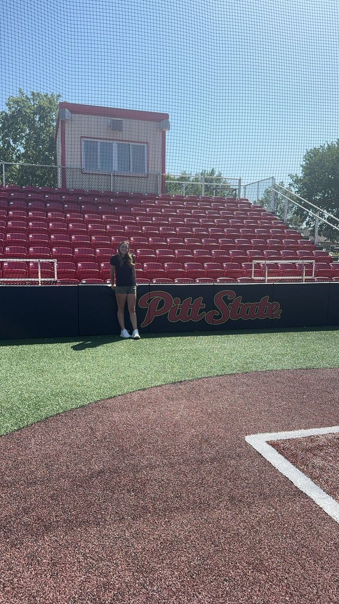 brinley_menefee's tweet photo. In the way up to Kansas we made a Pitt stop to Pitt state! @pittstate https://t.co/sz7I26l3r1