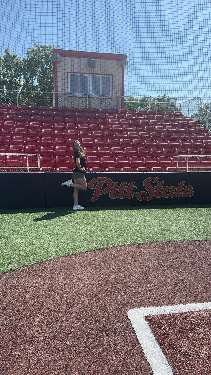 brinley_menefee's tweet photo. In the way up to Kansas we made a Pitt stop to Pitt state! @pittstate https://t.co/sz7I26l3r1