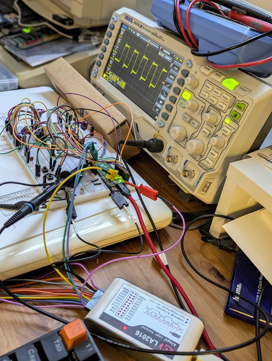jubrunk's tweet photo. first signs of live 🥳 from my old #DEC 16 Bit #CPU ...
and I can definitely recommend this little #qdkingst #la2016 USB #logicanalyzer (bought the version from @amazonDE which can fetch all 16 channels simultaneously at full 200 MHz) 👌
#pdp11 #dcj11 #jaws #retrocomputing https://t.co/tY1UB9enbP