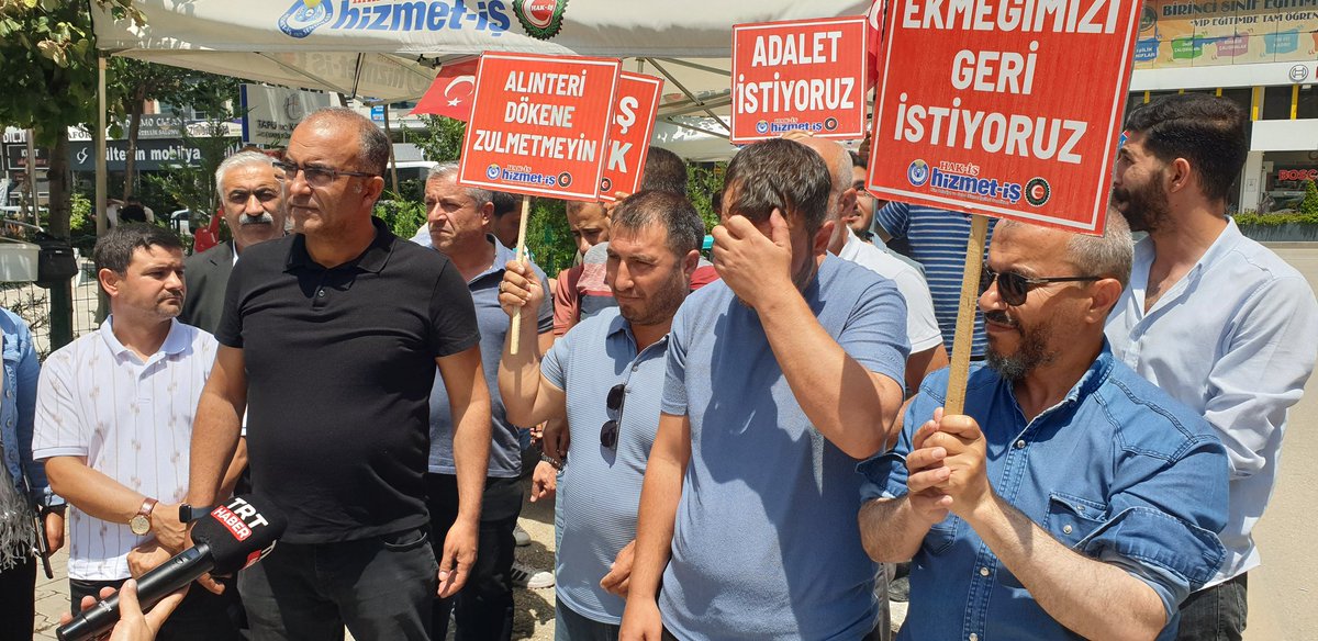 1993veben's tweet photo. Bizlere ağza alınmayacak küfürler eden insanlıktan bî nasip MAHLUKAR;
Birazcık insan izzetine sahip olmuş olsaydınız,onurlu bir duruş sergiler ve partinize; @DEMGenelMerkezi insan emeği üzerinden öc alma politikasını desteklemez LANETLERDİNIZ.
Ama şerefli insanların işi bu. https://t.co/rUpjnZ3Dm7