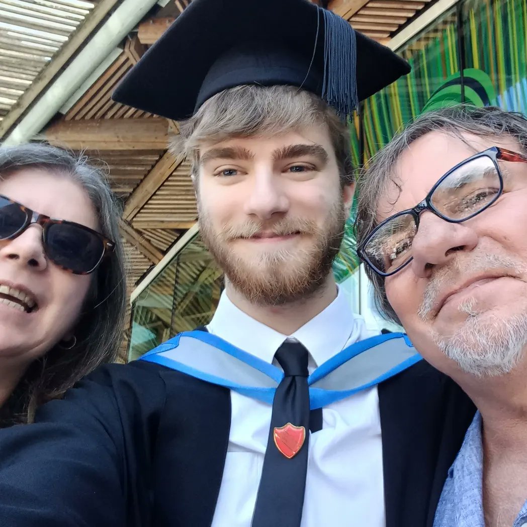mummyjefner's tweet image. Congratulations Jack, we're super proud of you ❤️ #BAHons #FilmTVandCommunications #ExeterUniversity #GraduationDay