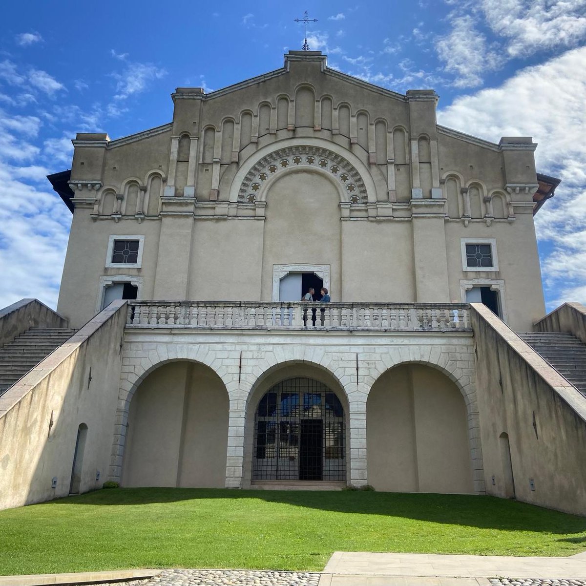 TV2000it's tweet photo. ⛪Ad #agosto la #Messa su #Tv2000 è trasmessa in diretta da #Tignale in provincia di #Brescia
@DiocesiBs
👉Tutti i giorni due celebrazioni, ore 8.30 e 19, dal Santuario della Madonna di Montecastello
Info:
👉https://t.co/BbKBPyj0KA
#25luglio #Chiesa
@UCSCEI
@vinmorgante https://t.co/pVsmphyiI8
