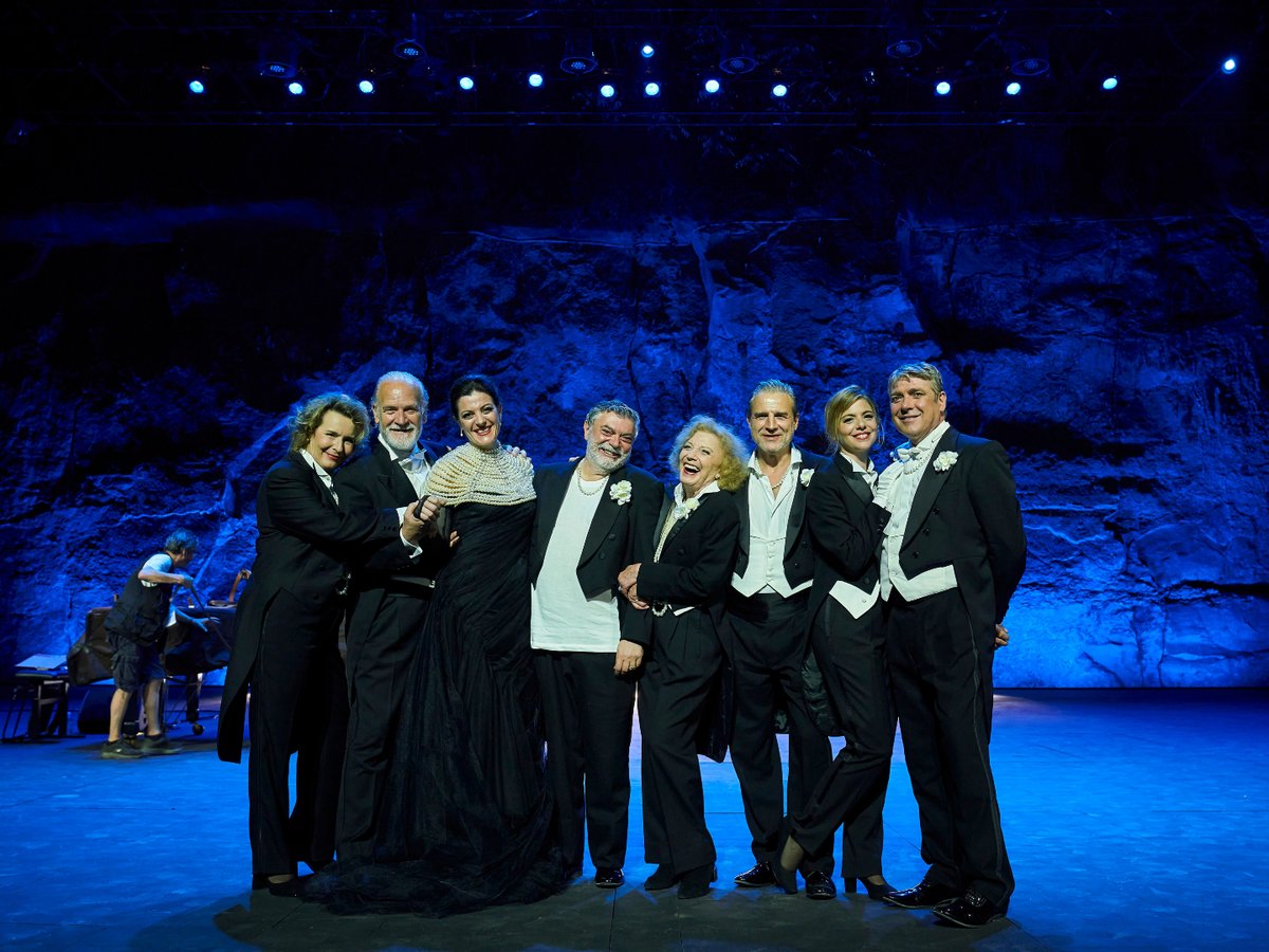TEATROCLASICO's tweet photo. ✨ Hoy se presenta la segunda y última función en el @grecfestivalbcn de «Canciones de amor, de desamor y de piratas» un oportunidad de revivir el esplendor del romanticismo en un chispeante y emotivo recital de poesía y música. 👏🏻🌹

➕ Más información: 
https://t.co/J7gEf7ukWN https://t.co/6wsow9Mnit