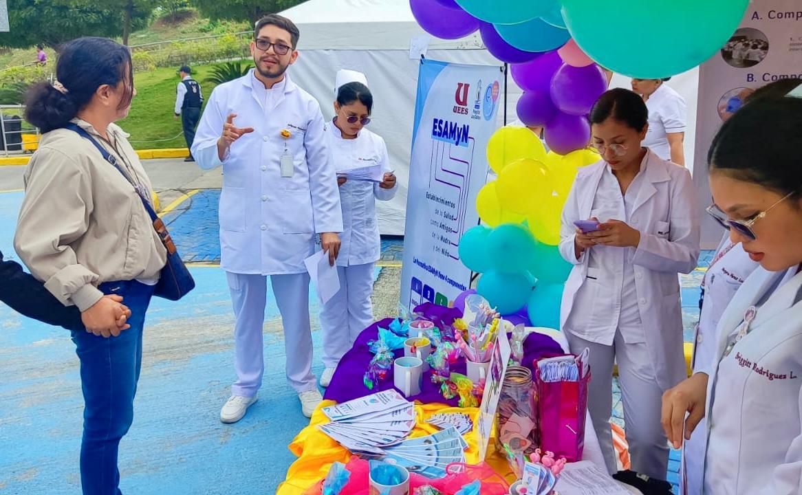 IESS_Ceibos's tweet photo. #SaludIESS | #SaludIESS | En la casa abierta 🏥 de Promoción y Prevención de Servicios de Salud, en la cual hubo una interacción directa entre especialista y paciente, el stand de ESAMyN expuso temas. https://t.co/Opt1snfhWx