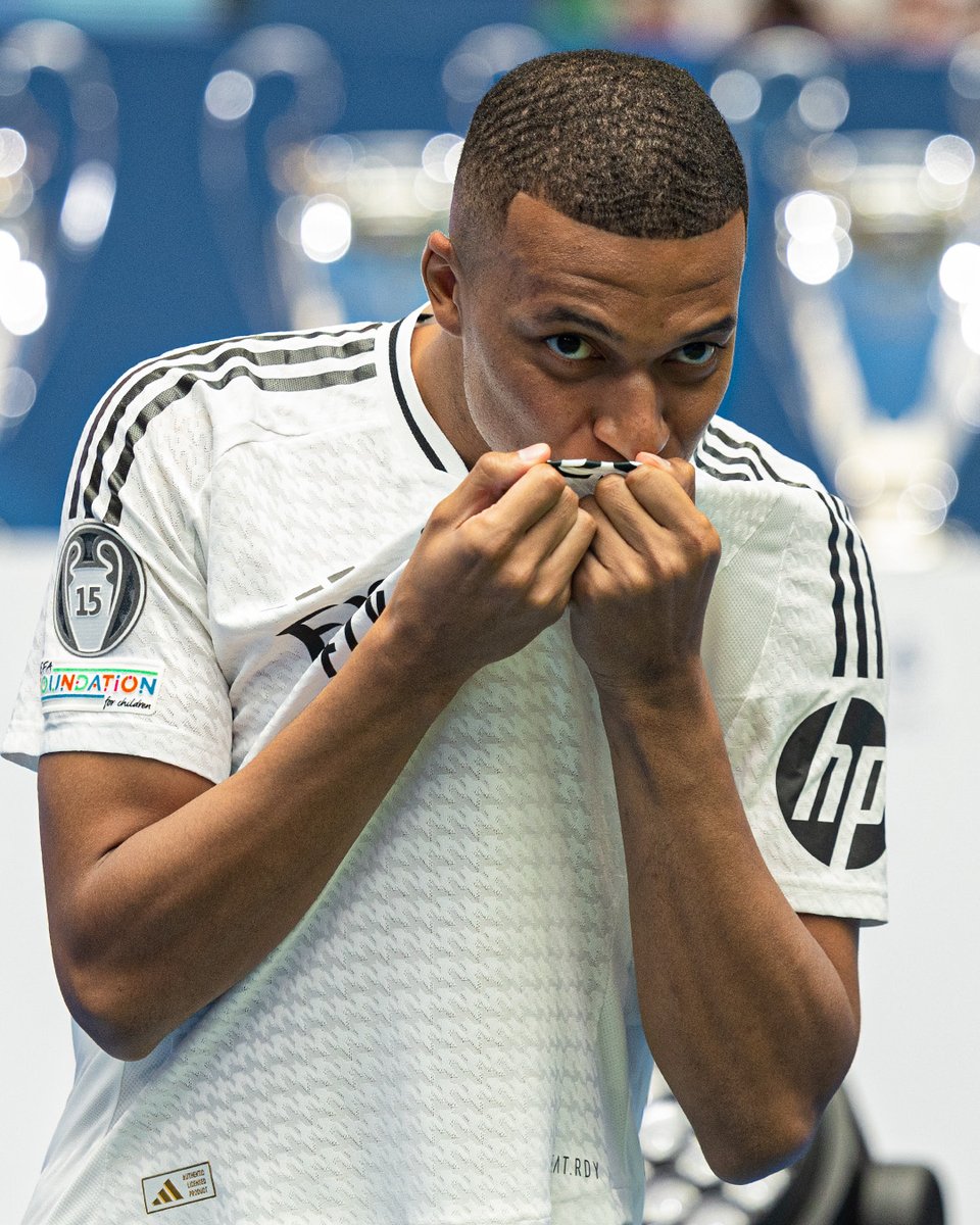 realmadriden's tweet photo. 😘🛡️
#WelcomeMbappé https://t.co/eMUtjqw1CR