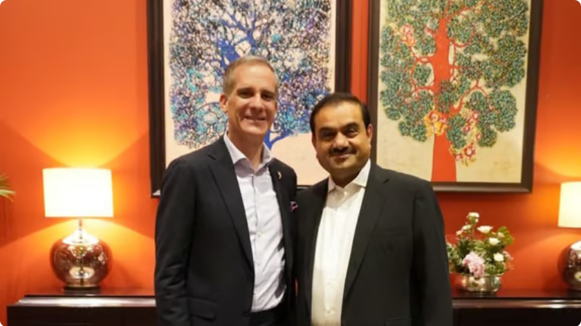 NDTVProfitIndia's tweet photo. U.S. Ambassador Eric Garcetti visits #AdaniGreenEnergy renewable energy site at Khavda and Mundra Port, discusses energy transition.

Read: https://t.co/iQdDhnPjsv https://t.co/0gOMcdE26S