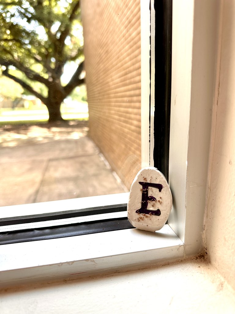 bonalaniz's tweet photo. Campus errand find #treasure #elgintx #etx #elginrocks https://t.co/xv4HkRK1W6