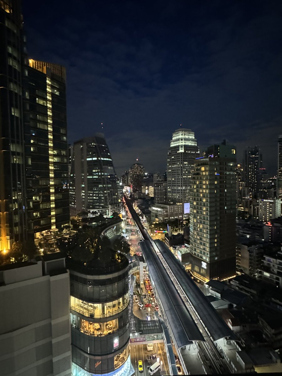 SkyL49's tweet photo. Night views 🌃 https://t.co/fyWDIKa41Q