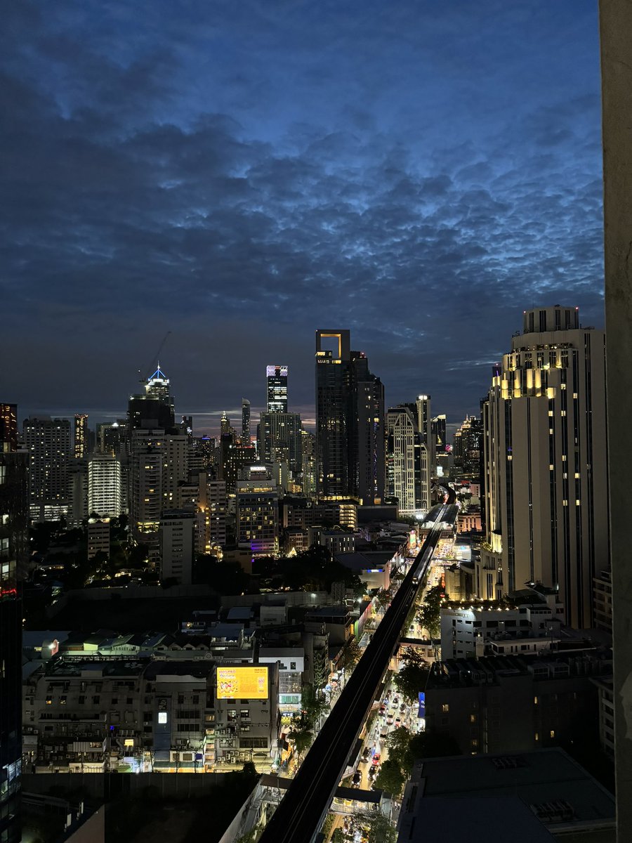 SkyL49's tweet photo. Night views 🌃 https://t.co/fyWDIKa41Q