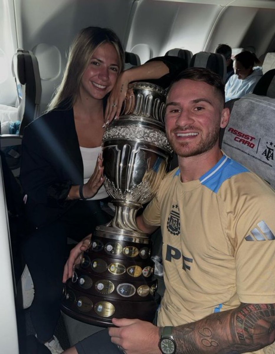 Lichapaternal tweet media