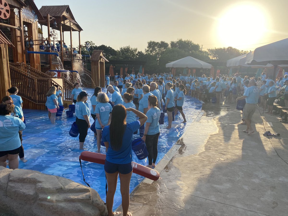 Teleneurology's tweet image. @Synapticure team 100% in on the #Icebucketchallenge at the #ALSNEXUS conference this morning.  So much ❤️