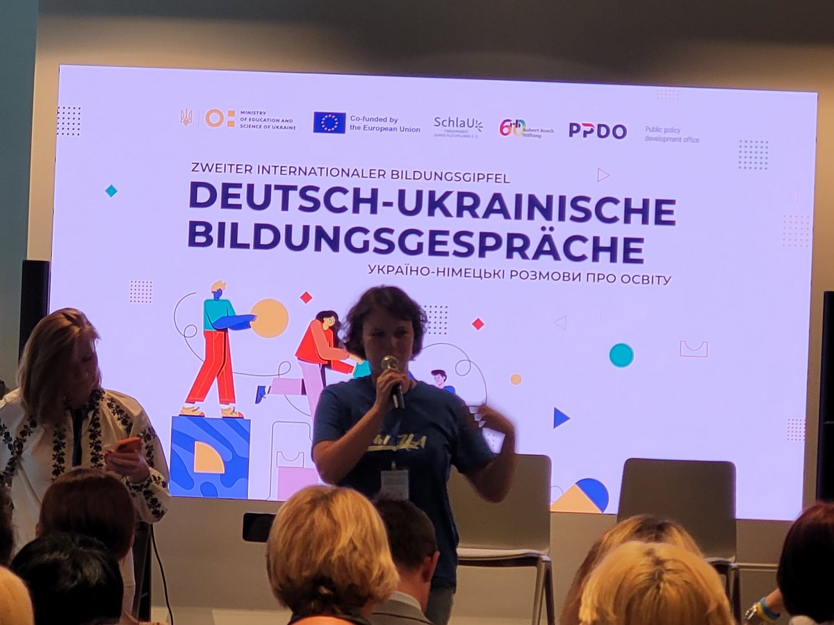 MPasterk's tweet photo. Heute konnte ich die Österr. Erfahrungen mit Ukrainischen Flüchtlingskinder an unseren Schulen beim zweiten Internationalen Bildungsgipfel Deutsch-Ukraine einbringen und wurde Zeuge der Ernennung von über 60 ukrainischen #JugendbotschafterInnen werden: die Zukunft  der #Ukraine https://t.co/hqgXWN6XbM