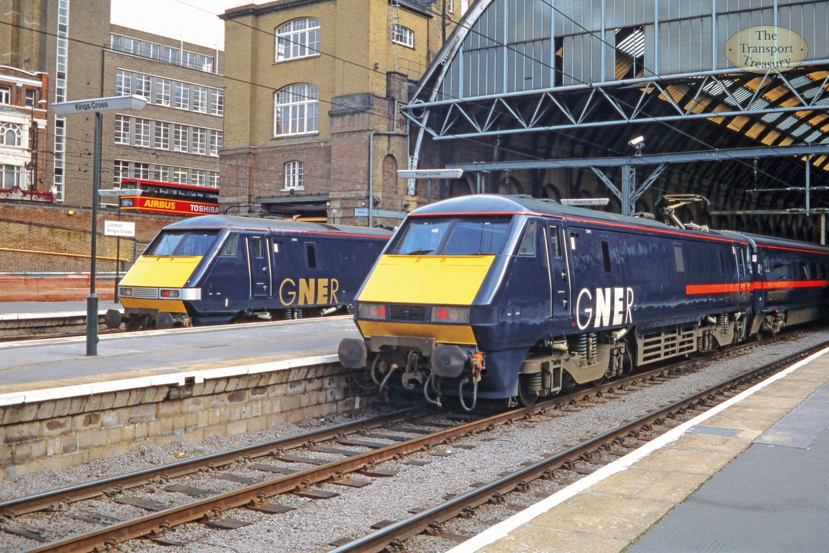 TT_Publishing's tweet photo. From The Road to Privatisation, available here: https://t.co/pudRMlq8GI
At King's Cross on 5th March 1997, Locomotives 91 006 and 91 020 are standing at the platform ends in new colours.
#transport #ukrail #trains #locomotives #ukrailway #trainstation #publishing #books #GNER https://t.co/GWW1NSbss8