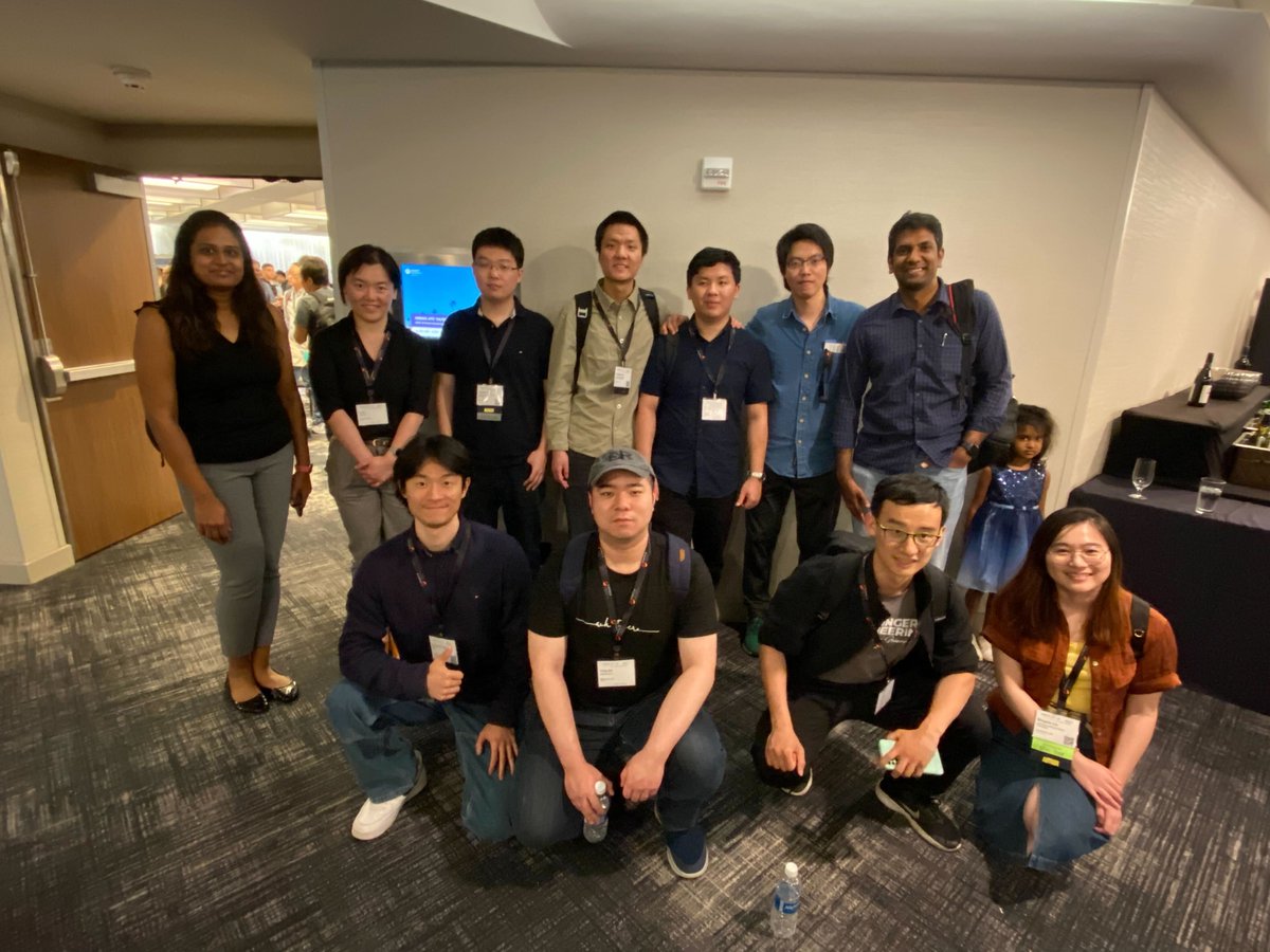 tianyin_xu's tweet photo. A great presence of #SysNet @IllinoisCS at OSDI/ATC last week. 4 papers were presented by @IllinoisCS students and one received a Jay Lepreau Best Paper Award.

It's great to see alumni like @happyandslow, Cong and Yifan who continue to engage with OSDI/ATC after they graduate. https://t.co/VwDMOq8jUx