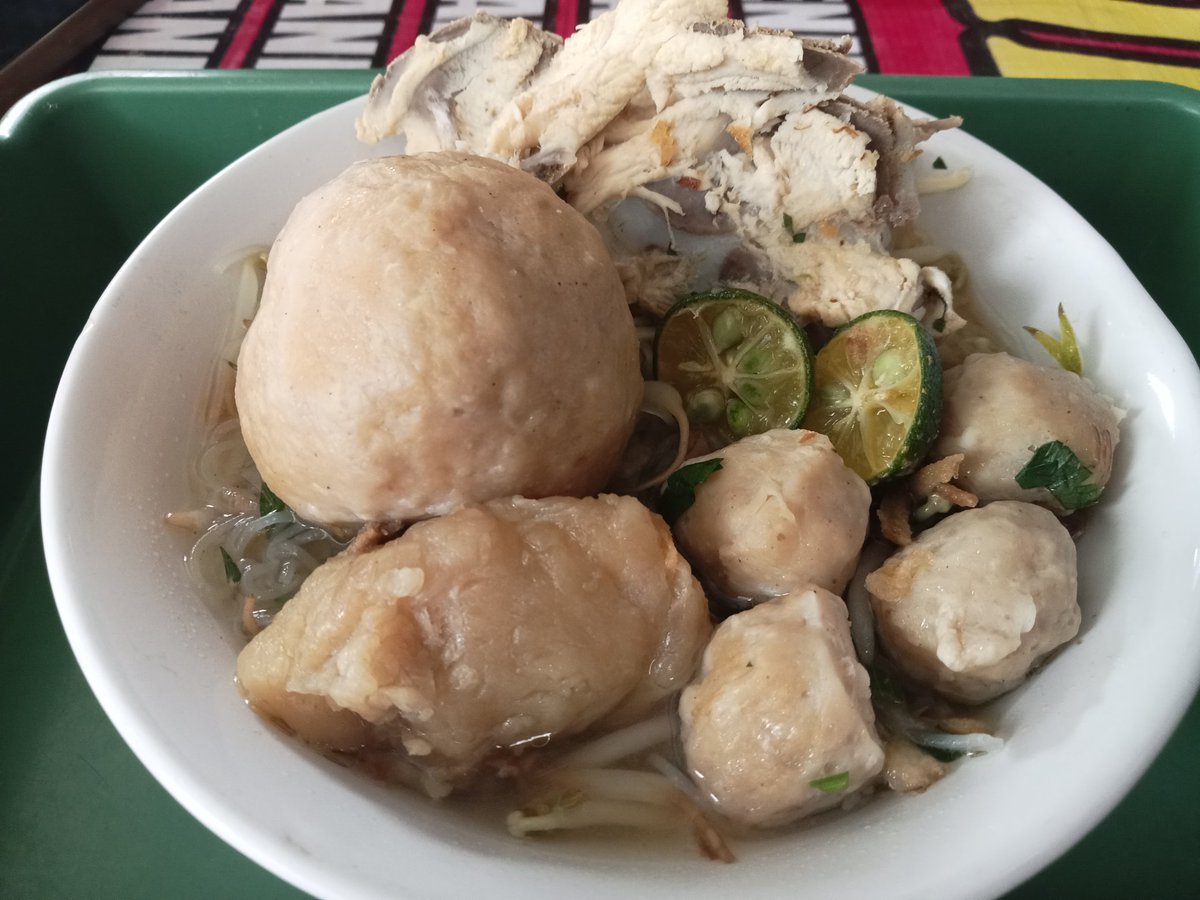 Area_Netizen's tweet photo. Tetelan sapi dan ada suir an ayam dan Tulangan ayam https://t.co/R5huOMPnNt