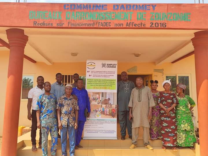 ESVUL_ONG's tweet photo. ASSEMBLEES DE CUISINE : 
Dans le cadre de la mise en œuvre de son projet #PACTEDFA financé par #AMPLIFYCHANGE, #ESVUL_ONG a organisé des séances d’échange avec les chefs coutumiers pour #déconstruire les pratiques préjudiciables aux #femmes en matière de #DSSR
#ministèredelasanté https://t.co/rzRXdkLUor