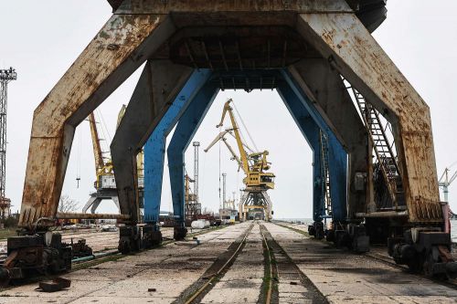 russia Exports Over 80,000 Tons Of Ukrainian Grain From Mariupol Port Since Beginning Of 2024. The occupiers have conducted over 15 "shipments" of Ukrainian grain from the temporarily occupied territories of Ukraine to russia. en.cfts.org.ua/news/russia_ex…