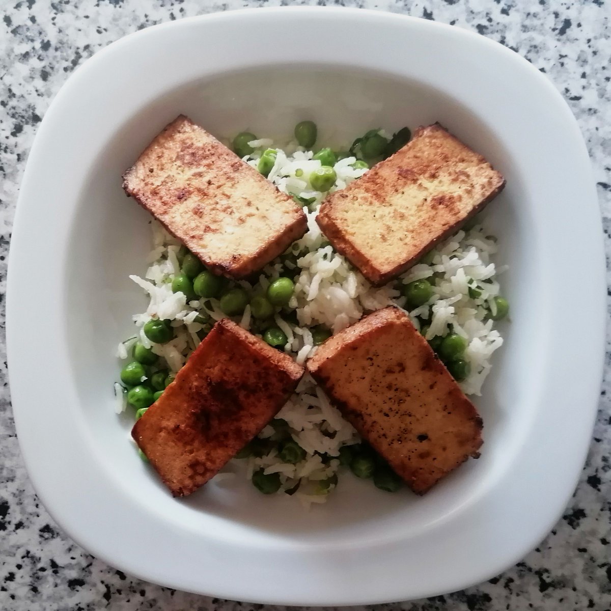 MikeKocht's tweet image. Alltags #Twooking extrem einfach, günstig und schnell
#Erbsenreis etwas anders, nicht nur als Beilage
#vegan, #vegetarisch oder doch mit "was dazu"?
Wie's euch gefällt :-)

mikekocht.at/2024/07/16/fei…