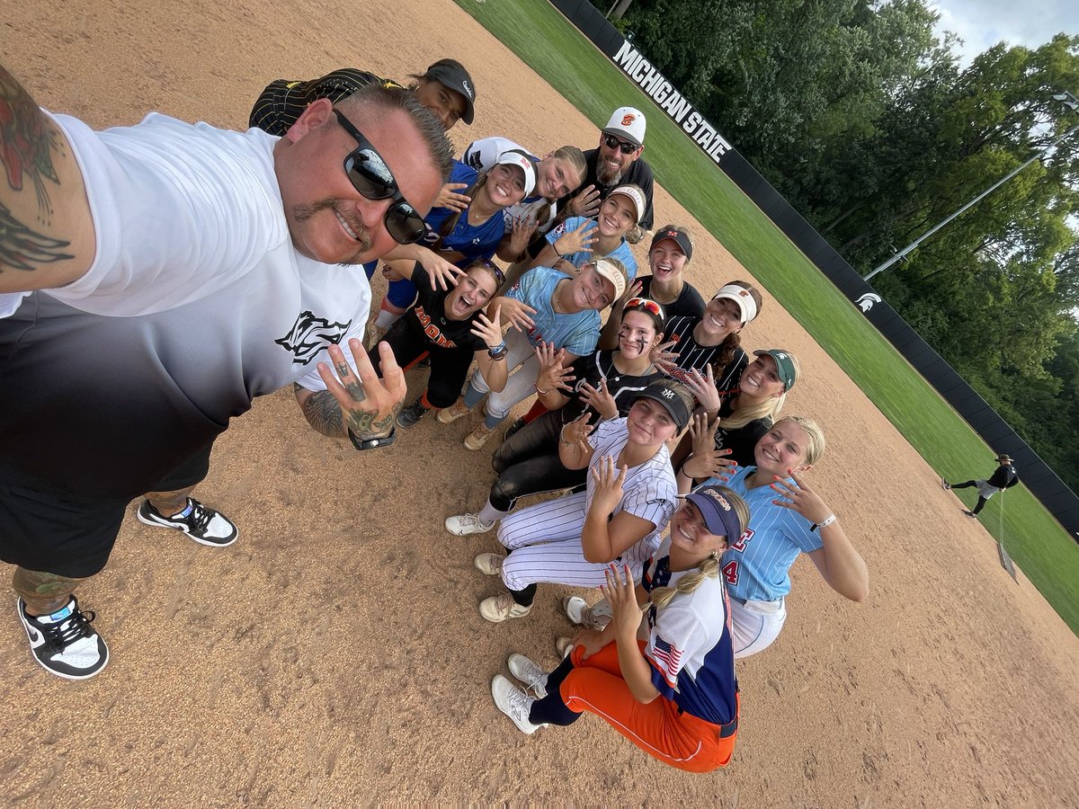 Outlaws repping and coaching the uncommitted games for @ColleBDJocks ! .5 let’s go!!