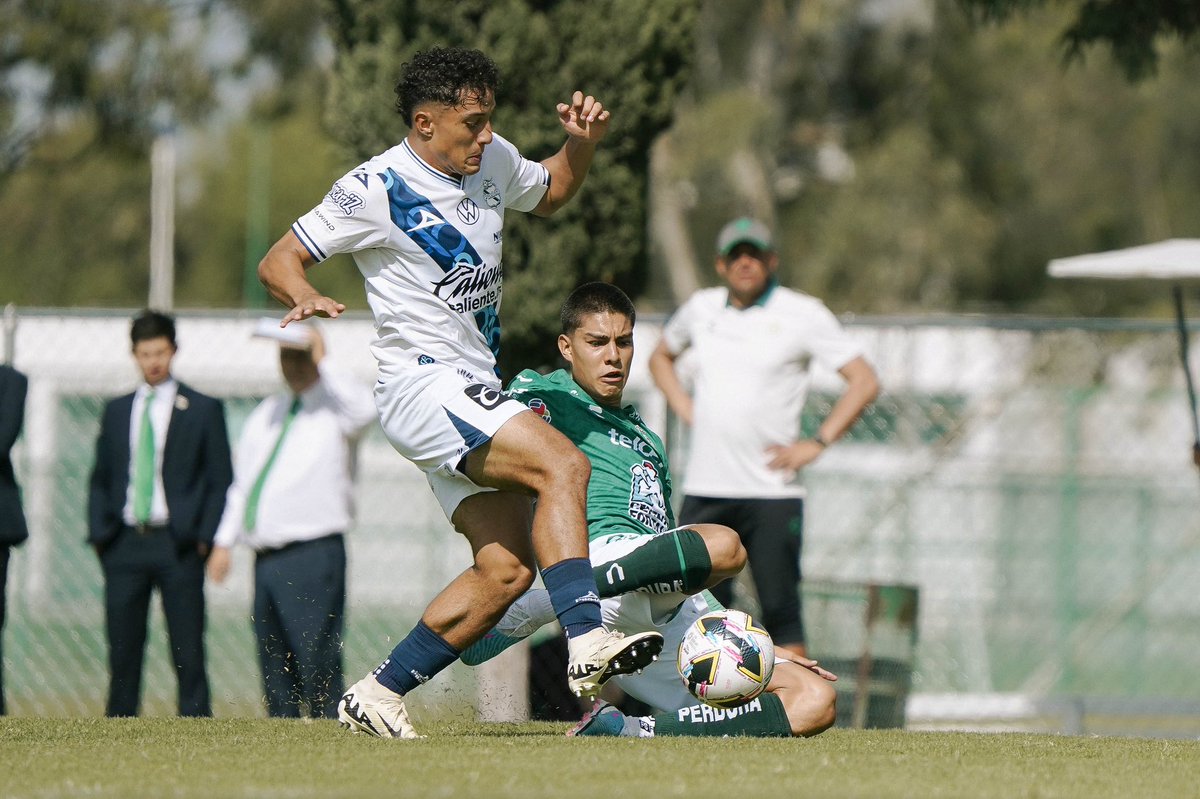 LeonBasicas's tweet photo. #AP24 | J3 | U23 

⏰ MT 

Termina el primer tiempo. Puebla lleva la ventaja al descanso. 

🎽 1-0 🦁 https://t.co/epVgQJEf3P