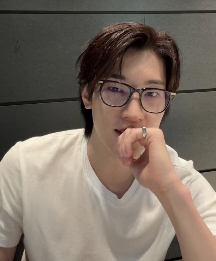 wonniee_17's tweet photo. HAPPY WONWOO DAY 🥳🐈‍⬛🫰🏻
#오늘도_달이예쁘다_원우야_생일축하해 @pledis_17 #EveryWONWOO_Day
#WONWOO 
#세븐틴 https://t.co/50WCFGZpLp