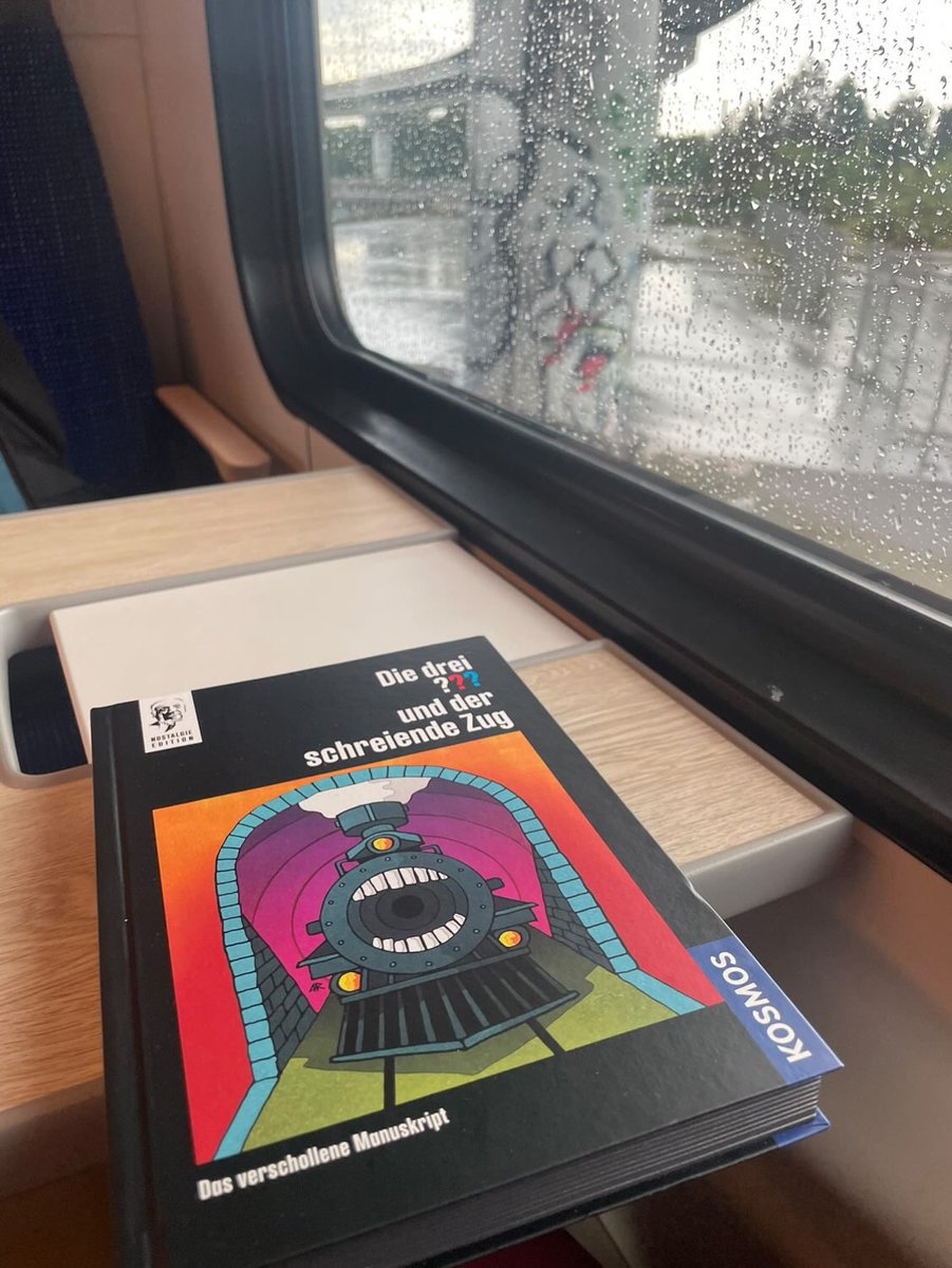 berlinscochise's tweet photo. Gastbeitrag von @hansenheld:

#Reiselektüre im #RS30 nach Bad Zwischenahn:

„Die drei ??? und der schreiende Zug. Das verschollene Manuskript - Nostalgie-Edition“ von M. V. Carey. https://t.co/9UVH6A0nmf