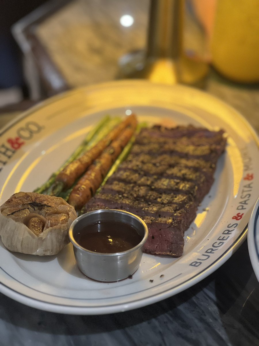 K81WF's tweet photo. 📍Smith &amp; Co., Mercury Ville🍔🍝🫶🏼✨ Truffle Burger, Seafood Pasta, Steak ราคา 200-300 ต่อจาน คุ้มราคาเว่อ บรรยากาศดีมากกก  พนักงานดูแลดี ที่สำคัญอร่อยทุกเมนูจ้ะ อาหารมาไว กินเกลี้ยงทุกจาน เพื่อนชมกันทั้งโต๊ะ ควรค่าแก่การมา แนะนำเลยค่ะ @aroii #อร่อยบอกต่อ #อร่อยจนต้องรีวิว https://t.co/1U9Xiyg3km