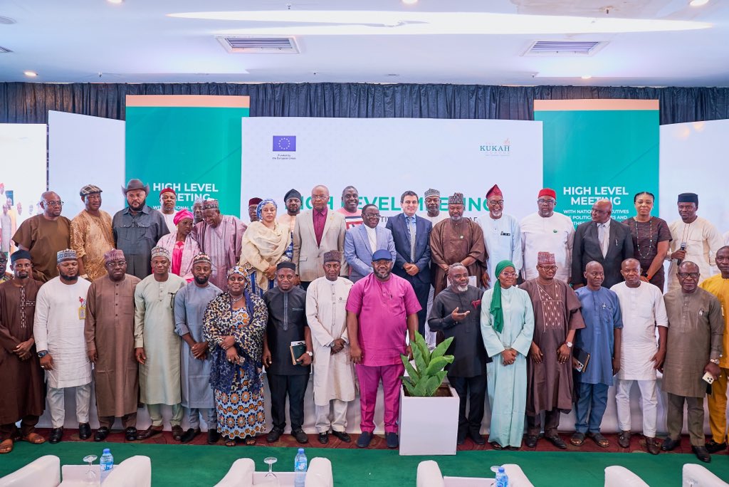 EUinNigeria's tweet photo. As part of the EU's support for Nigeria's political system, @EU_SDGN hosted party leaders to enhance pluralism, democracy, and equality. Goals:explore management priorities, secure leader commitments, commission technical groups, &amp; ensure regular performance reviews. #EUinNigeria https://t.co/aWD2TShiES