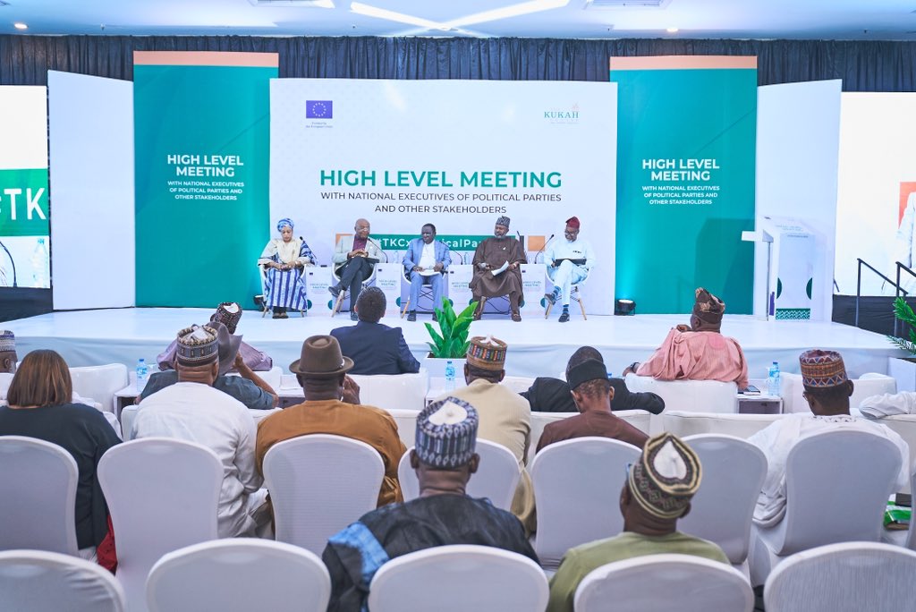 EUinNigeria's tweet photo. As part of the EU's support for Nigeria's political system, @EU_SDGN hosted party leaders to enhance pluralism, democracy, and equality. Goals:explore management priorities, secure leader commitments, commission technical groups, &amp; ensure regular performance reviews. #EUinNigeria https://t.co/aWD2TShiES