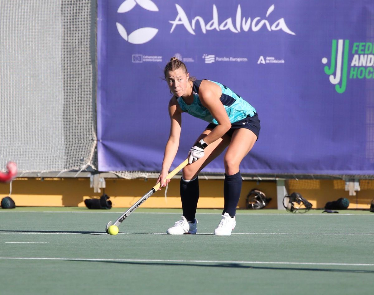 DeanCloseSport's tweet photo. So good to see @DeanCloseSchool Caitlin Thompson playing in the 7 Nations tournament for @EnglandHockey U18s today in the Semi Final against Belgium. A tight 2.1 loss but a Bronze medal match tomorrow against Spain.
#goodlucktomorrow https://t.co/SUV1KQPF5C