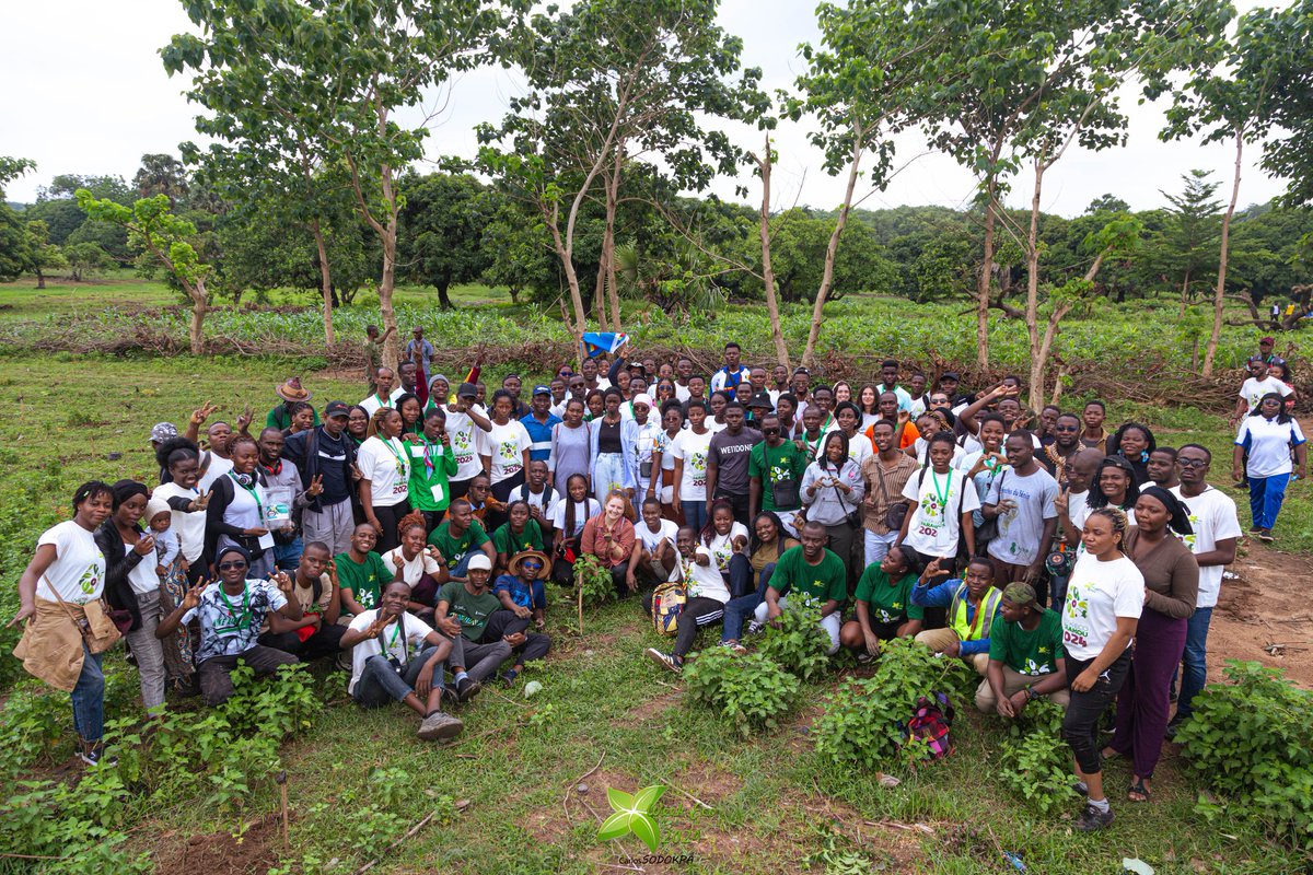 OumboukGenevive's tweet image. 📍Après #Défalé en 2022, j'ai eu l'opportunité de prendre part à la 6ème édition de la #WeekEco2024 du 25 au 29 Juin à #Parakou🇧🇯 en tant que membre du comité d'organisation avec plus de 150 jeunes #francophones engagés contre les changements #climatiques.💚 #Team229 #Ecolotrip