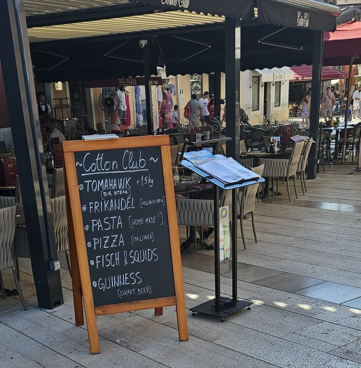 Steak und Frikandel, nur die feinste Küche