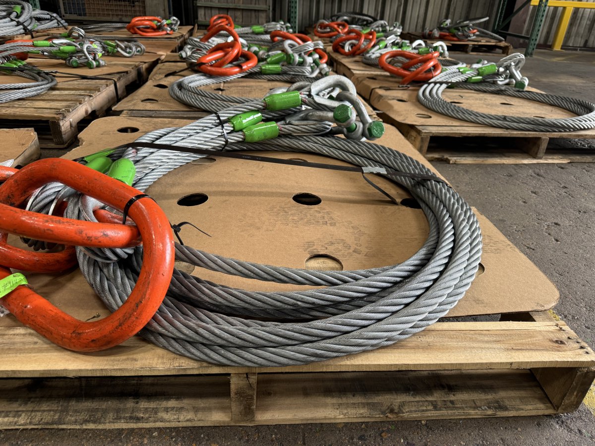 hollowayhouston's tweet image. Wire rope slings: Essential tools for heavy lifting and rigging. Discover how we can assist you in your next project with our product line here: ow.ly/KZE650SCu6g
#hhilifting #wirerope #cranes #heavylifting #dnv #greenpin #materialhandling
