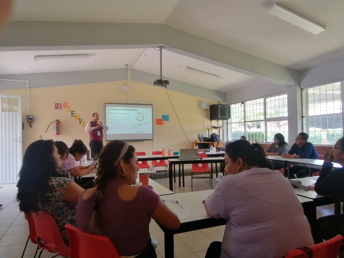 IsssteQueretaro's tweet photo. PENSIONISSSTE Y DERECHOHABIENCIA
Querétaro y San Juan del Río
AFORE Cuentas Individuales Pensiones Cuentas de ahorro para el retiro
El Centro de Atención al Público Querétaro atiende en el SNTE Sección 24 Querétaro martes y jueves 9:00 a 18:00 
#IsssteTransforma #Pensionissste https://t.co/4yogqwWpZY