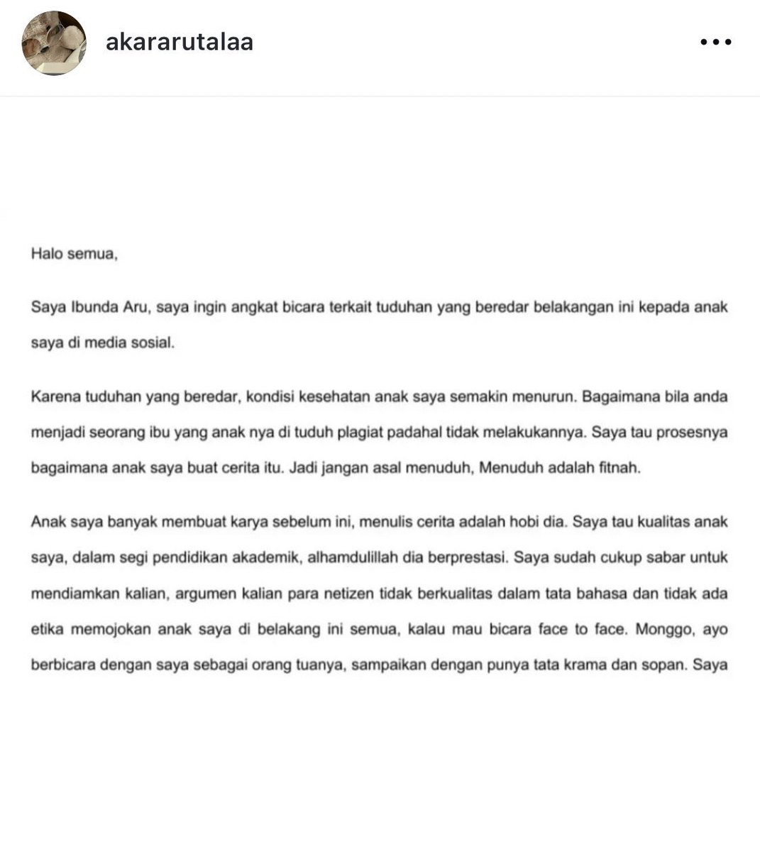 aintlova's tweet photo. kalimat pertama langsung wasweswos tanpa kata maaf (bahkan di akhir slide pun gaada), halaman pertama udah ngebranding wkwkwk, bahkan di antara banyak slide itu ga terselip buat nyematin kata turut berduka cita. 
kelakuan manusia ter-nirempati abad ini. 
#justicefornova https://t.co/dLVxPEptJH