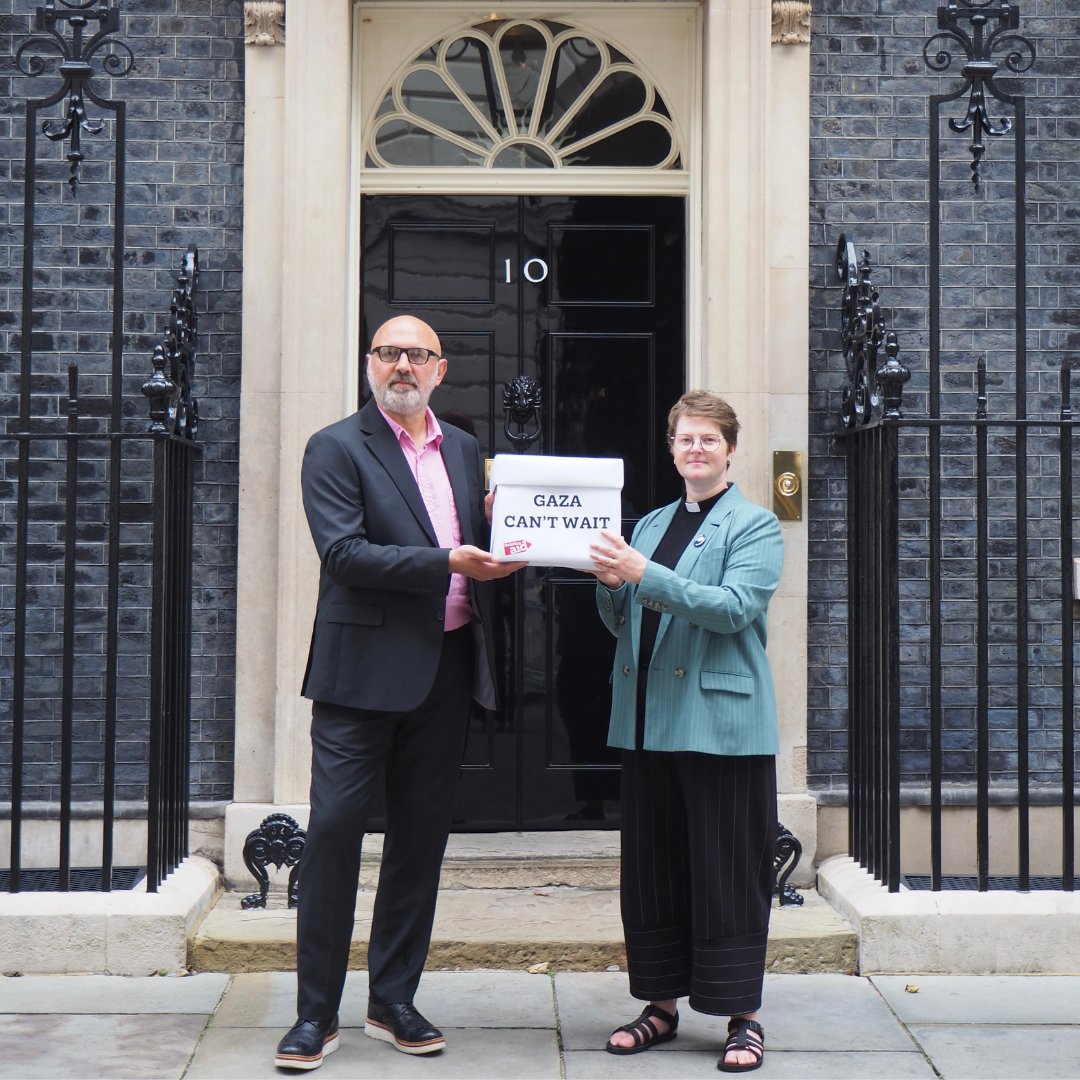 Christian Aid (@christian_aid) on Twitter photo 'Why must children pay such a horrendous price?' Mais Abdel Hadi, Gaza
Today we handed in children's letters from Gaza at No.10 Downing Street for Prime Minister <a href="/Keir_Starmer/">Keir Starmer</a>
❗Only an immediate ceasefire, halting arms sales and unfettered access to aid can stop the suffering. 'Why must children pay such a horrendous price?' Mais Abdel Hadi, Gaza
Today we handed in children's letters from Gaza at No.10 Downing Street for Prime Minister <a href="/Keir_Starmer/">Keir Starmer</a>
❗Only an immediate ceasefire, halting arms sales and unfettered access to aid can stop the suffering.