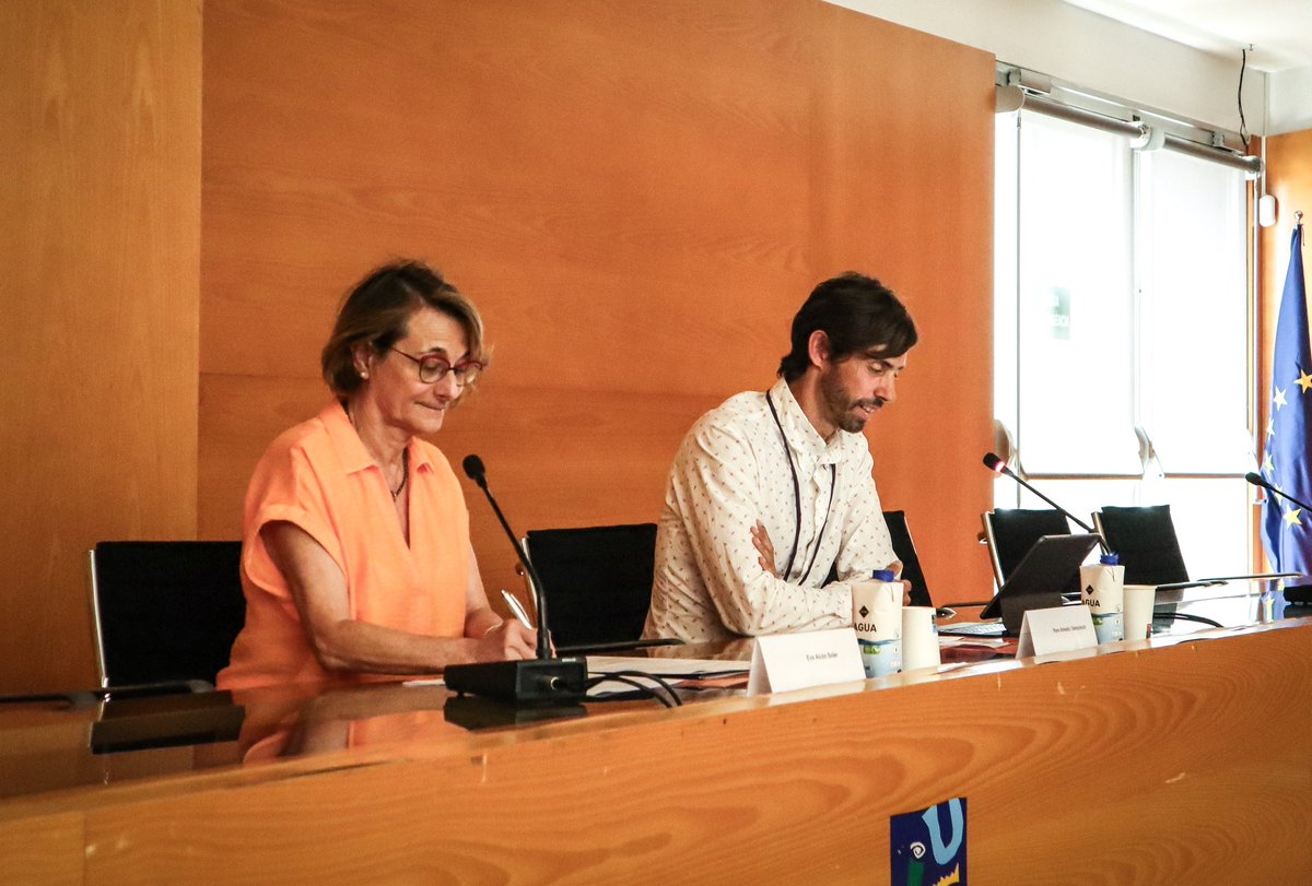 IRLlull's tweet photo. La rectora de la Universitat, @EvaAlconUJI, i el director del Llull, @AlmedaPere, han donat la benvinguda en les #38JIPC. 👇 https://t.co/493oYRXgL3