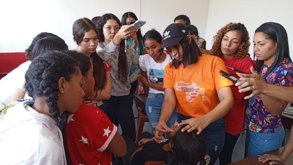 INCESREGIONSUC2's tweet photo. CFS Industria realiza formación Laminado de Cejas y Colocación de Pestañas, cargo de la facilitadora Dairelys Figueras. En esta ocasión, los participantes aprenden a como se debe hacer un diseño de cejas. 
#FórmateEnElInces https://t.co/RzFQr1JwZS