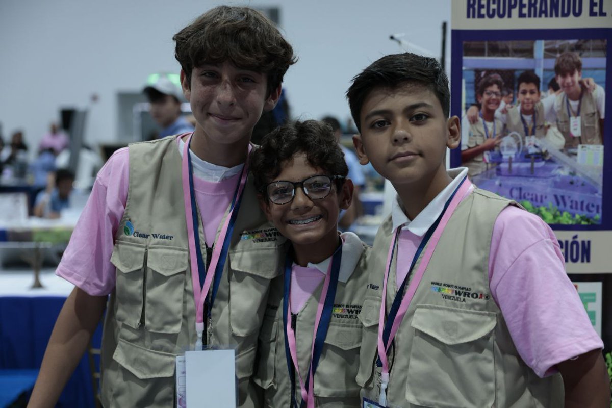 Mincyt_VE's tweet photo. #16Jul | La actividad, impulsada por el Gobierno del presidente Nicolás Maduro a través del Mincyt y la World Robot Olympiad, busca promover la creatividad de niñas, niños y jóvenes en edades comprendidas entre 8 y 19 años 🧒🏽👩🏽‍🦰.

#VenezuelaVaPaLante https://t.co/4NQ933q8dt