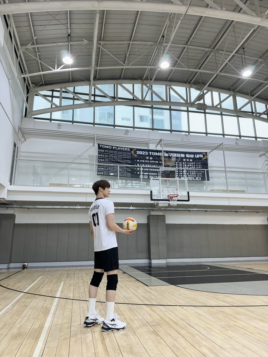 CIX_twt's tweet photo. 배구부 에이스🤍

#CIX #씨아이엑스 #현석 #윤현석 #서기 #막내 #FIX #픽스 #픽스내거 https://t.co/dENRXUepjP